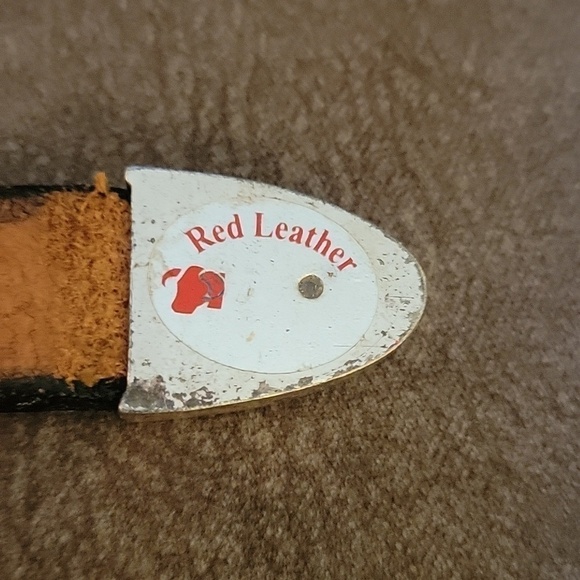 Vtg RED LEATHER 1996 Floral Tooled Basket Weave Concho Leather Belt